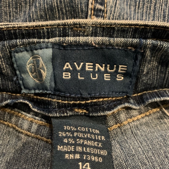 Denim shorts - Picture 3 of 3